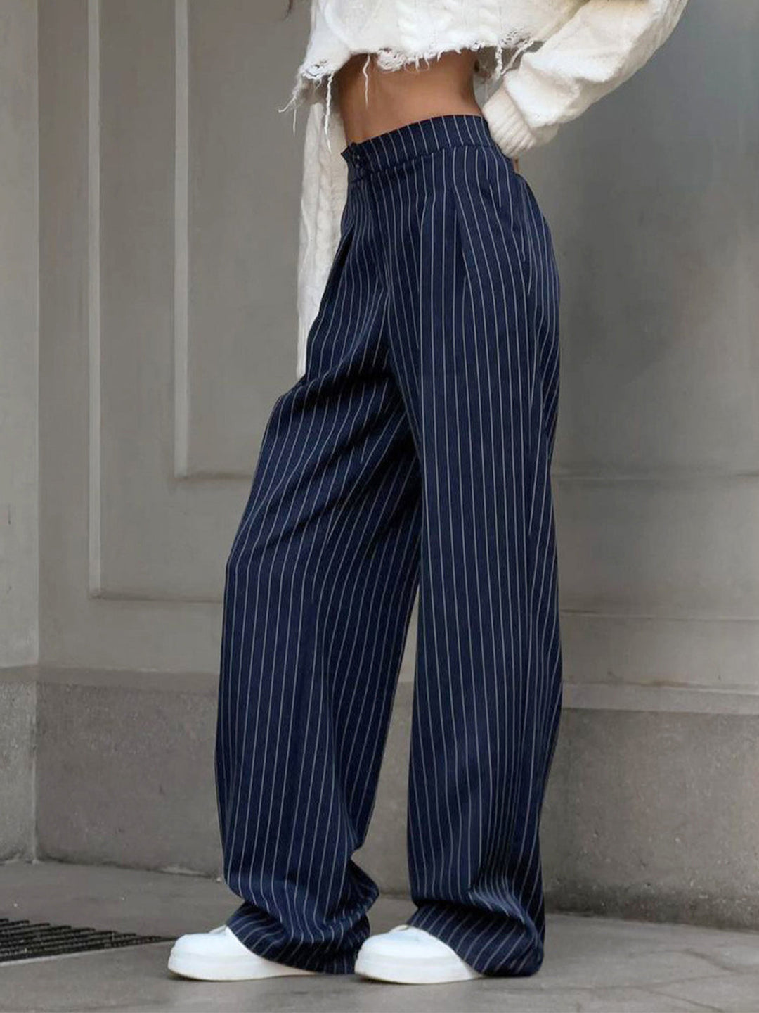 Chic Xenia Pinstripe Wide-Leg Trousers with Pleats