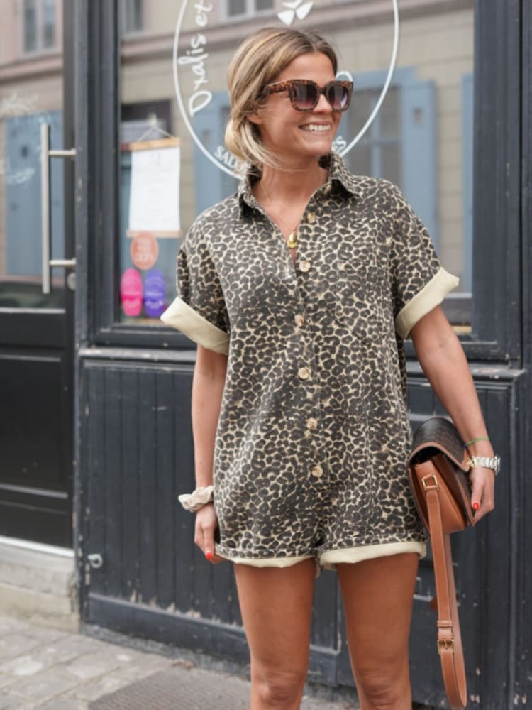 Lea - Short with leopard print